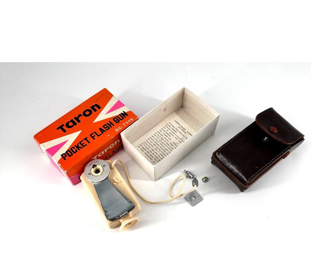 Vintage Taron Pocket Flash Gun B.C. Type w/ Box Leather Case Instructions